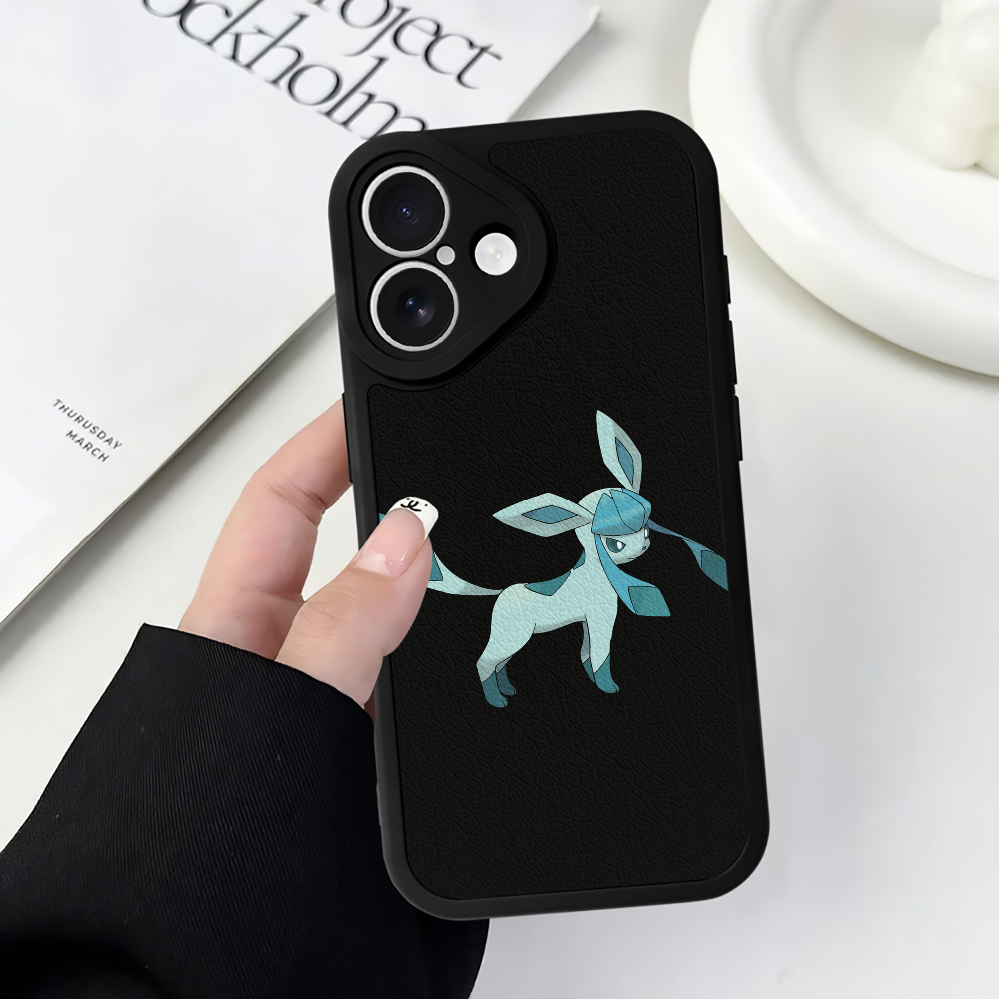 （画像用） ポケットモンスター Pokémon 【iPhone 16シリーズ対応】シリコンスマホケース（レザー調） 材質：シリコン